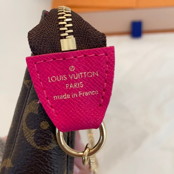 LOUIS Vuitton Christmas 2020 mini pochette access - Picture 6 of 13